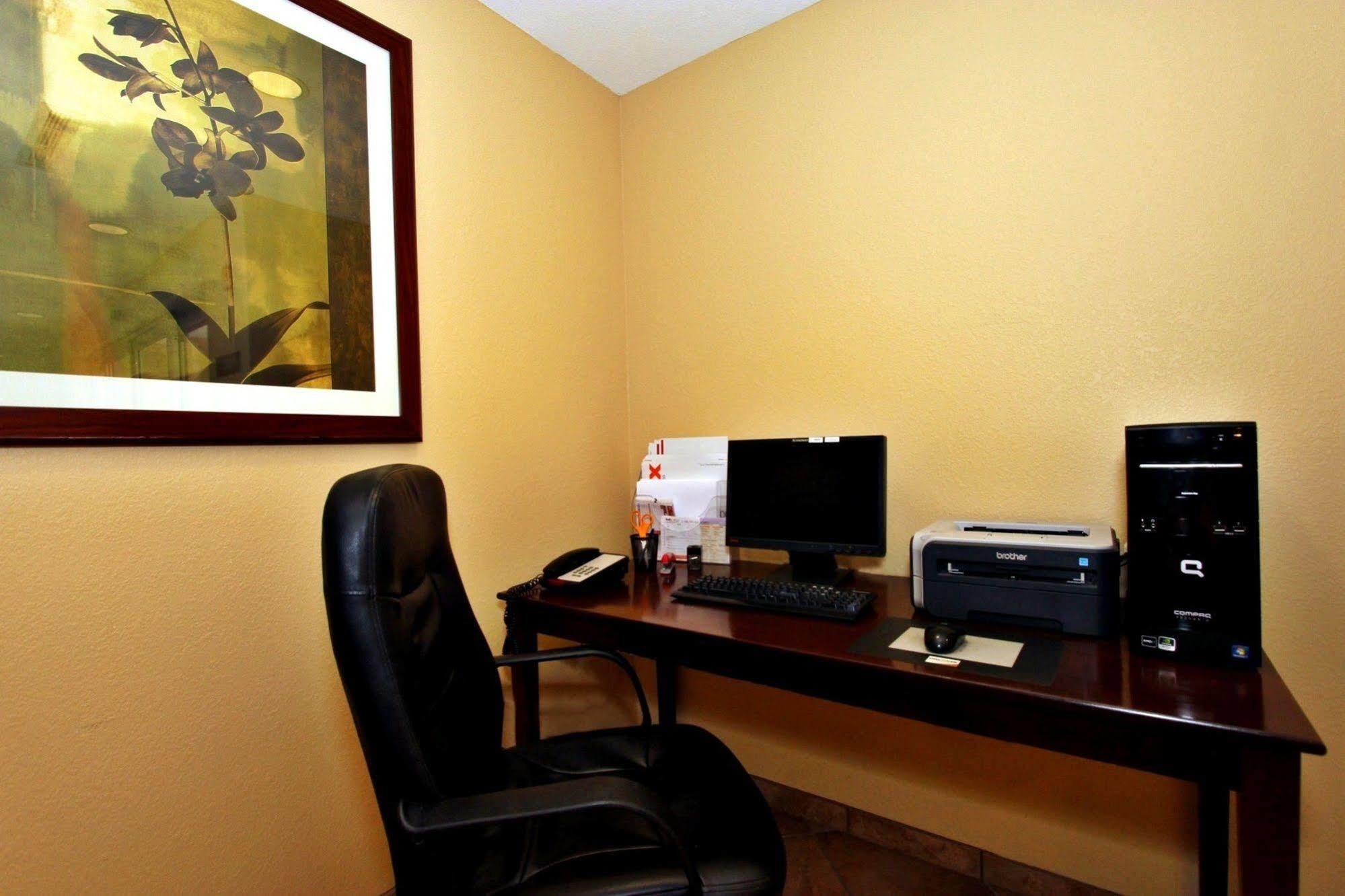 Candlewood Suites Kansas City Airport Bagian luar foto