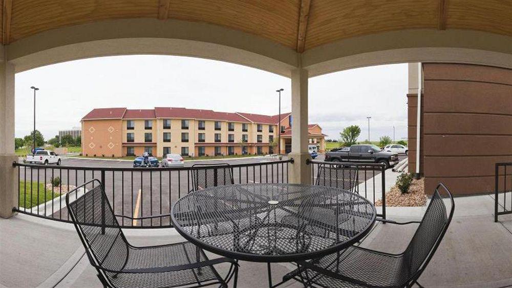 Candlewood Suites Kansas City Airport Bagian luar foto