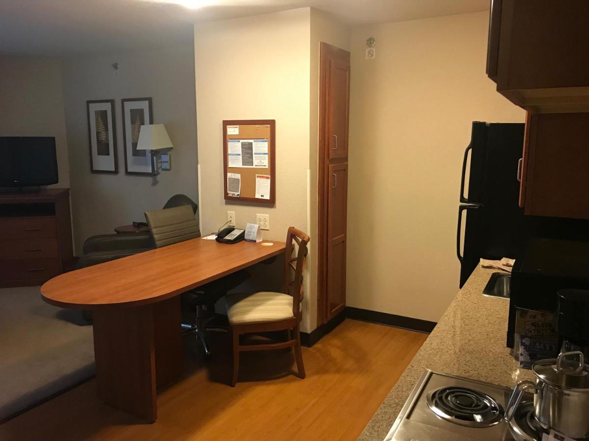 Candlewood Suites Kansas City Airport Bagian luar foto