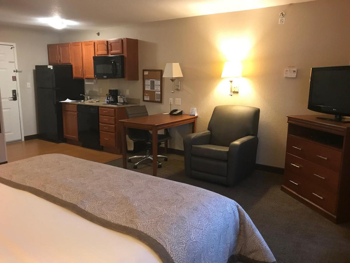 Candlewood Suites Kansas City Airport Bagian luar foto