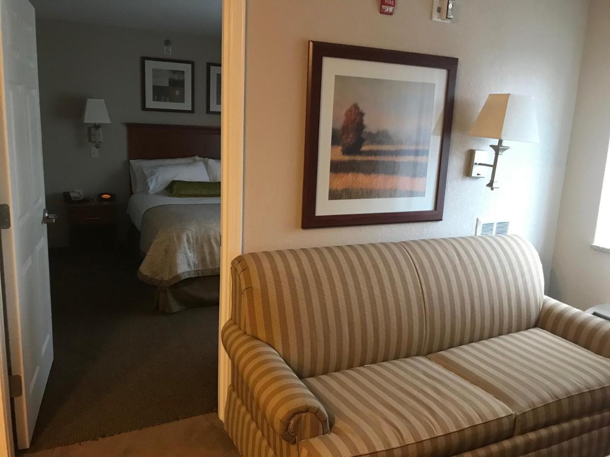 Candlewood Suites Kansas City Airport Bagian luar foto