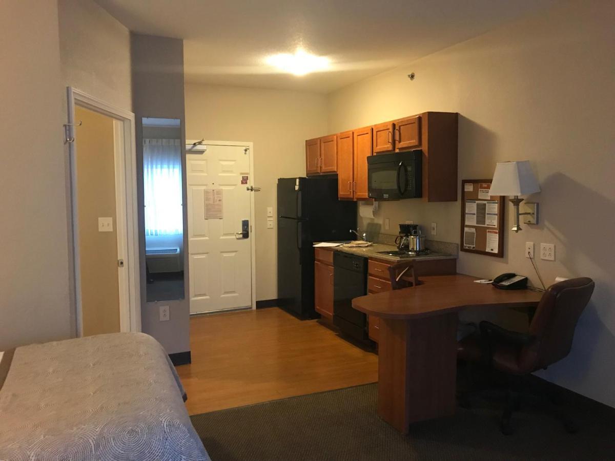 Candlewood Suites Kansas City Airport Bagian luar foto