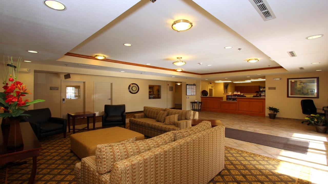 Candlewood Suites Kansas City Airport Bagian luar foto