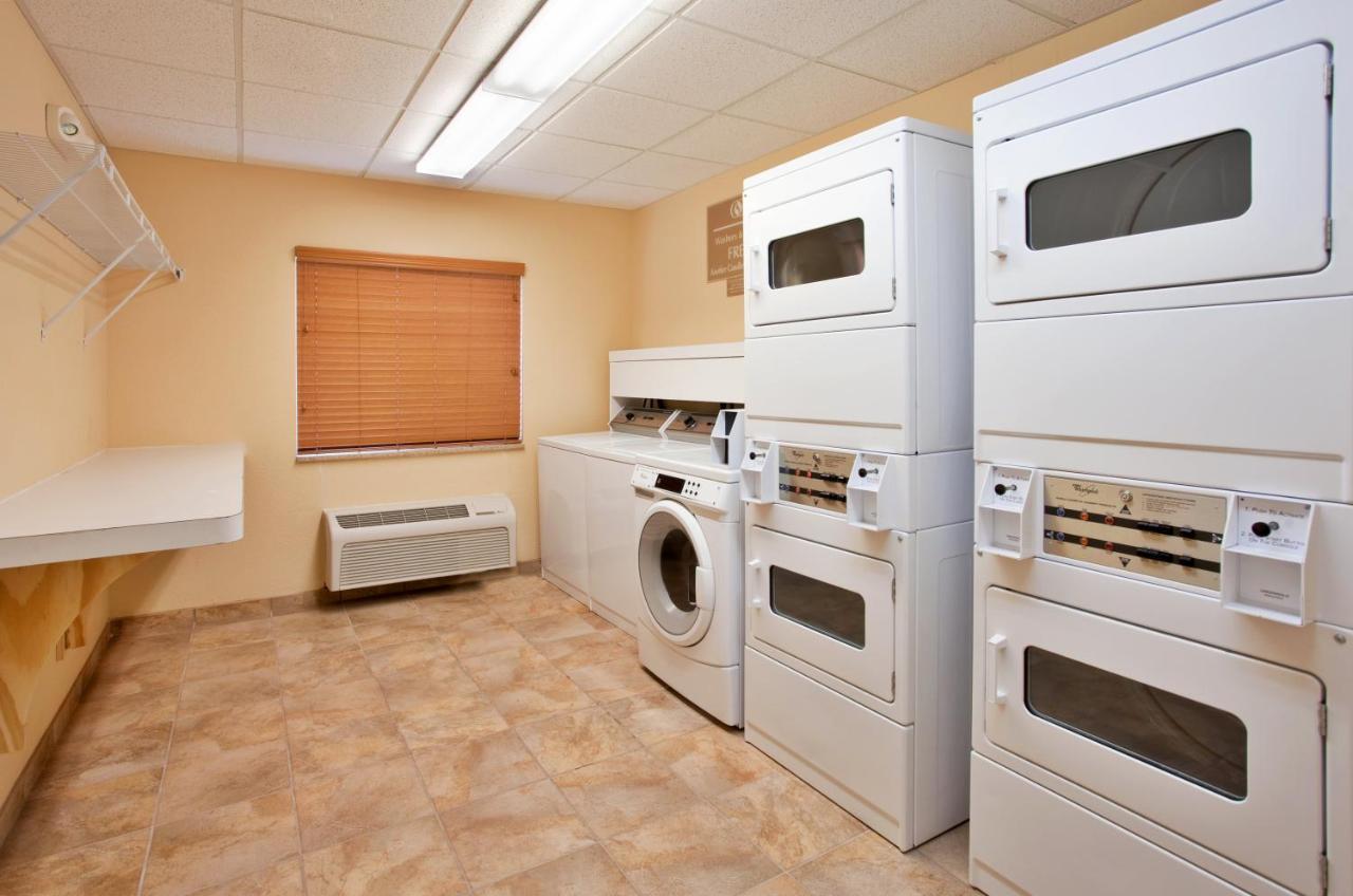 Candlewood Suites Kansas City Airport Bagian luar foto