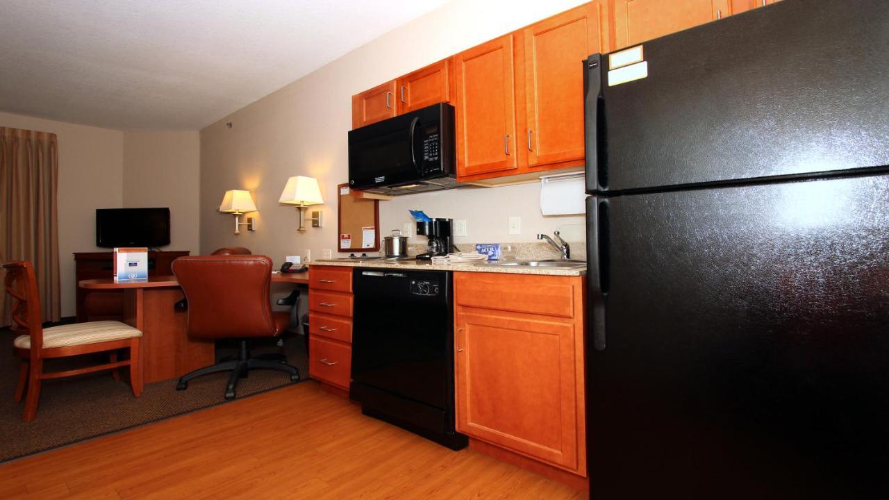 Candlewood Suites Kansas City Airport Bagian luar foto