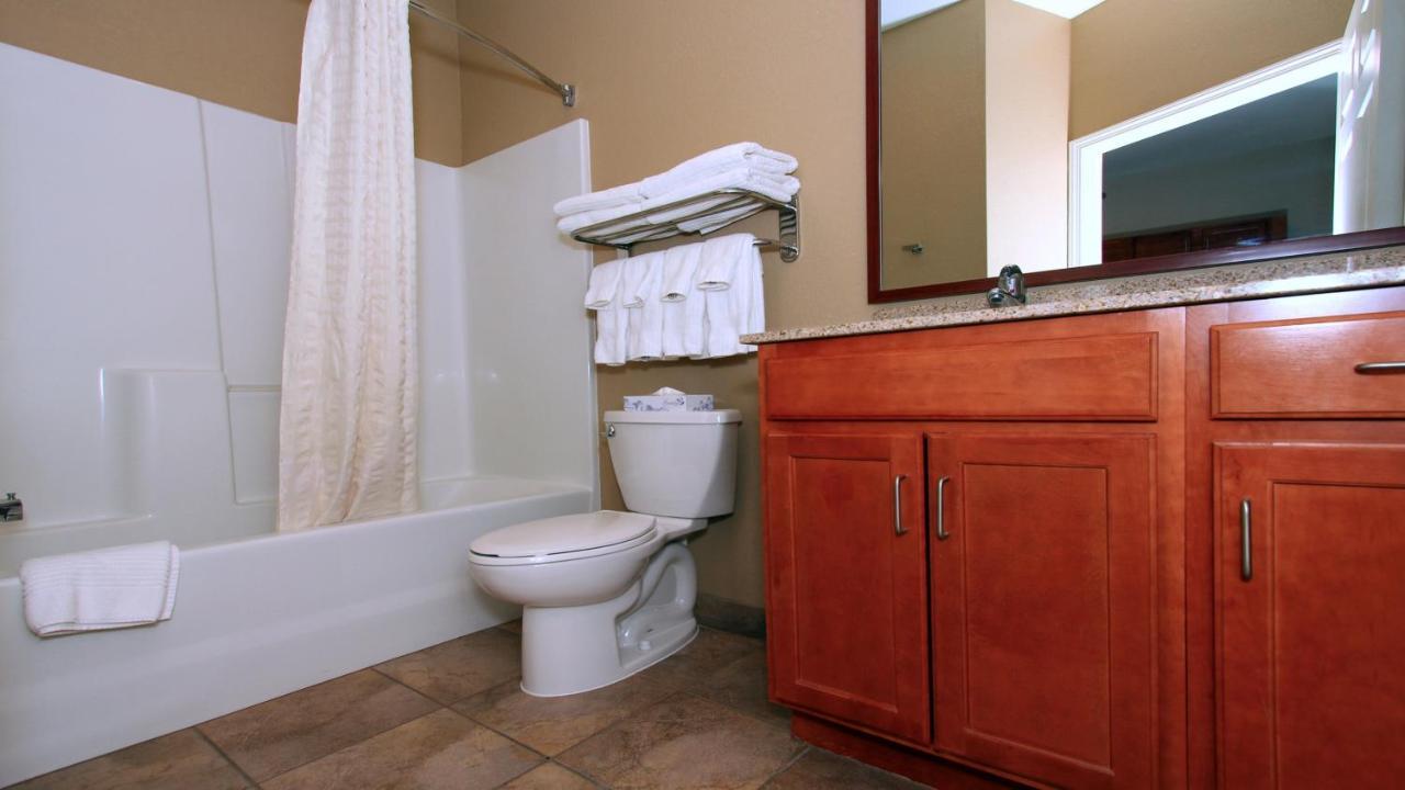 Candlewood Suites Kansas City Airport Bagian luar foto