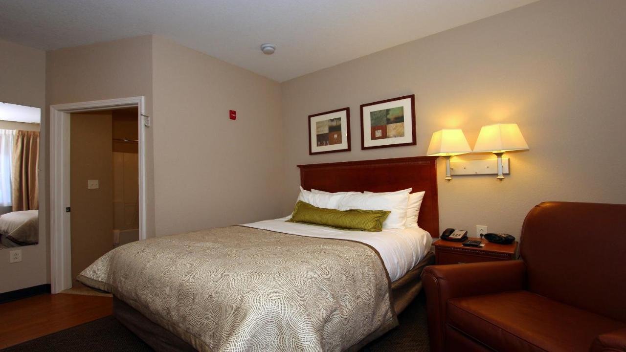 Candlewood Suites Kansas City Airport Bagian luar foto